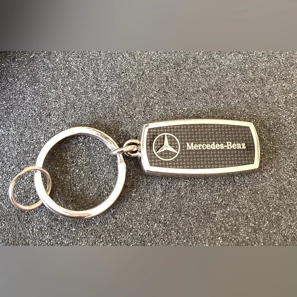 🌺 New Mercedes-Benz Silver Black Keyring